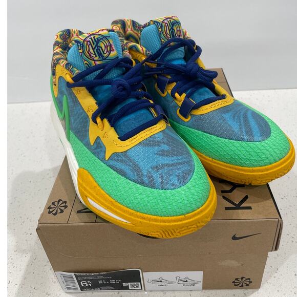 Nike Kyrie Eight Go SE Basketball Shoe Sneaker Kids Size 6.5 DV3018-400 New - Picture 4 of 9